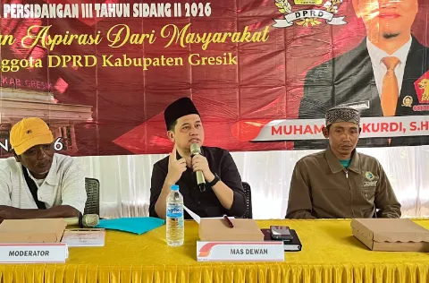 nelayan gresik - ilustrasi berita Nelayan Gresik Berjuang Menembus Sungai yang Kian Dangkal