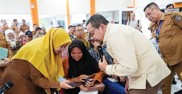 perlinsos digital - ilustrasi berita Qodari Tinjau Perlinsos Digital di Tambaksari, Bansos Diharapkan Lebih Tepat