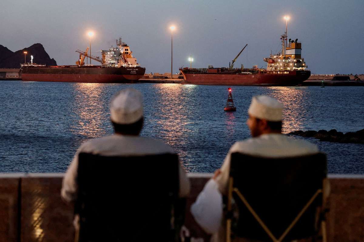 serangan tanker oman - ilustrasi berita Serangan tanker Oman memperbesar ancaman terhadap pelayaran minyak